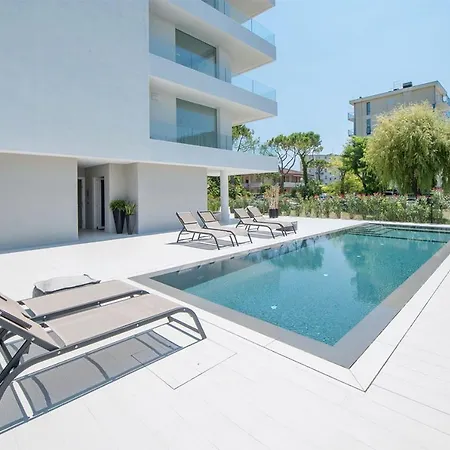 Apartment Elegante 2 Piazza Aurora Con Piscina