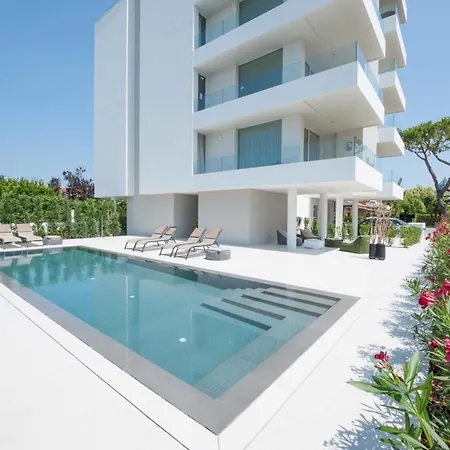Elegante 2 Piazza Aurora Con Piscina Apartment Lido di Jesolo