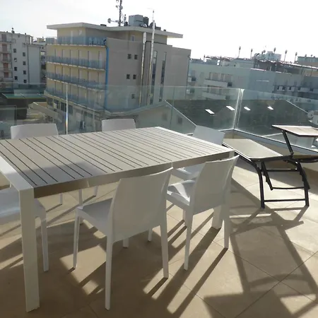 Elegante 2 Piazza Aurora Con Piscina Appartamento Lido di Jesolo